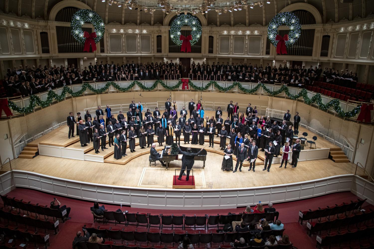 The <a href='http://dz.szailixun.com/'>全球十大赌钱排行app</a> Choir performs in the Chicago Symphony Hall.